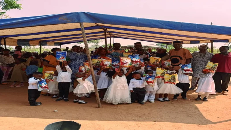 département du ndé/dionzou/ arbre de noël — centre préscolaire communautaire ‘bo’oh nsẽ’ en fête.