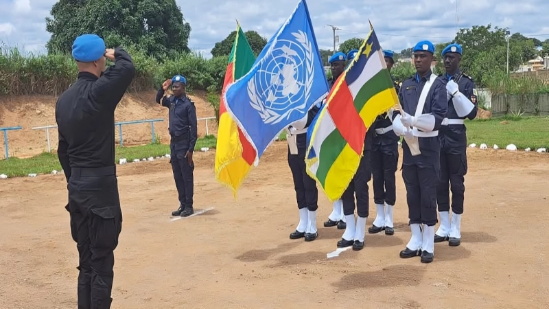 180 Casques bleus camerounais, dont 21 femmes, décorés de la médaille de reconnaissance des Nations Unies, après 11 mois et 21 jours de service au sein de la MINUSCA. 1 180-casques-bleus-camerounais-dont-21-femmes-decores-de-la-medaille-de-reconnaissance-des-nations-unies-apres-11-mois-et-21-jours-de-service-au-sein-de-la-minusca