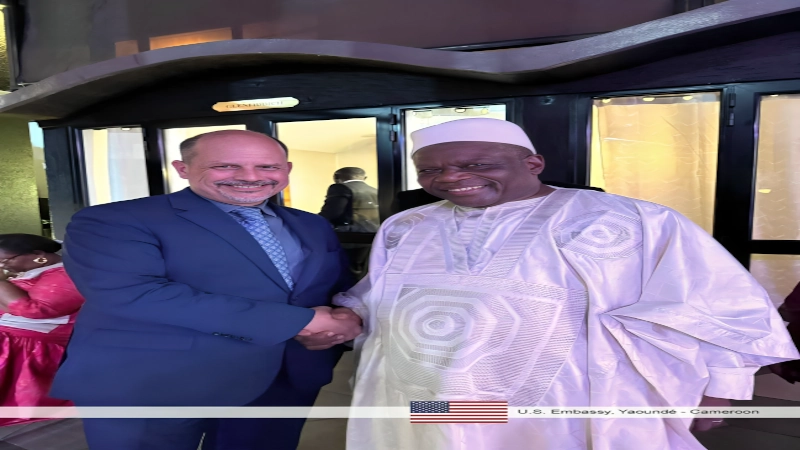 l’ambassadeur christopher j. lamora, a participé ce jour à yaoundé à un déjeuner gastronomique, offert par s.e. gabriel mbairobe, ministère du tourisme et des loisirs.