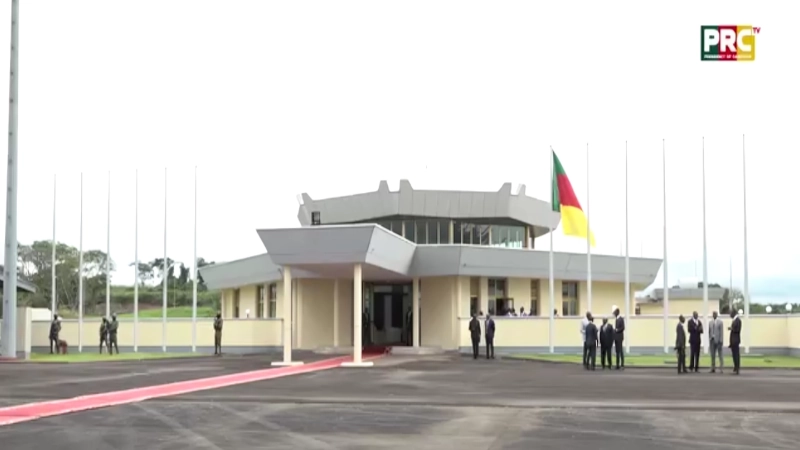 le président de la république, son excellence paul biya, a quitté yaoundé ce jour, en compagnie de son épouse, madame chantal biya, pour un court séjour privé en europe.